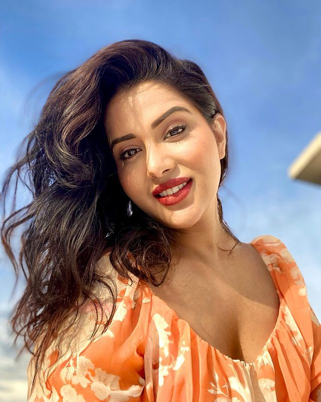 Staggering Pool Clicks Of Raiza Wilson